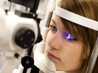 Офтальмологи Хакасии осваивают хирургию сетчатки глаза